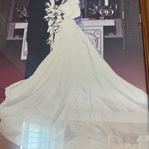 Vintage ivory designer wedding gown with Irish lace, beading, and pearls. Sz 10.